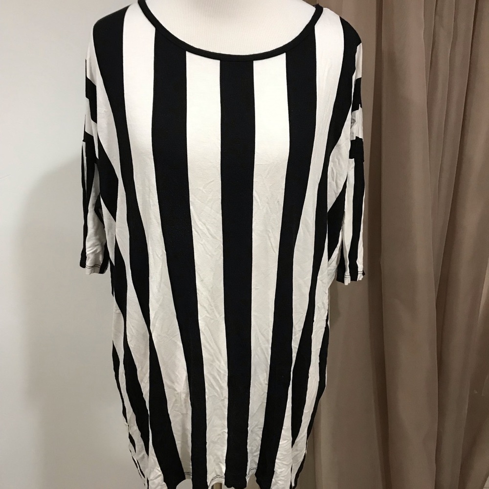 LuLaRoe Irma tunic